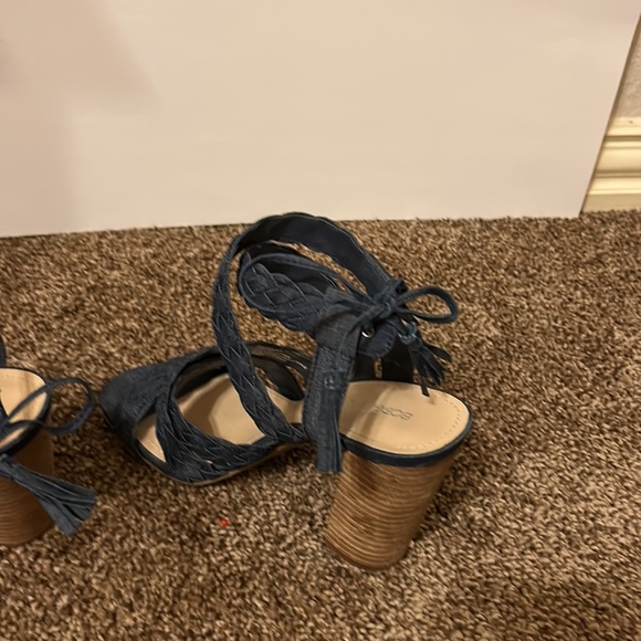 BCBGeneration woven leather, stacked heel, ankle tie sandals. - Picture 4 of 4